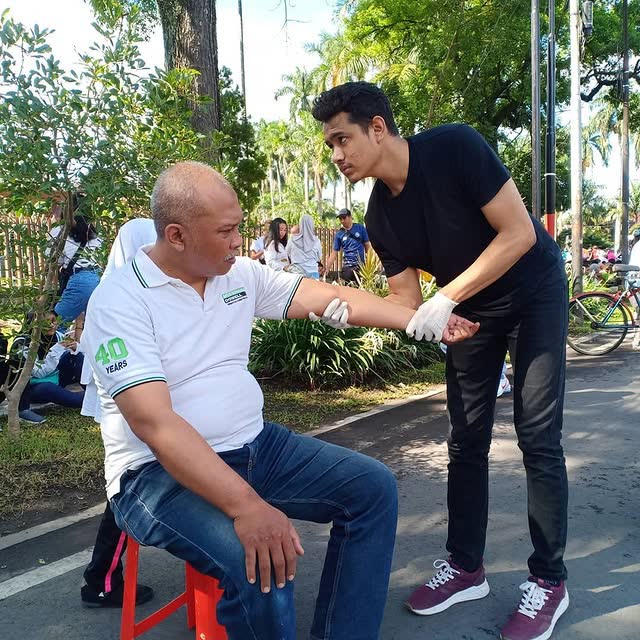 Arm and elbow assessment at an outdoor community event